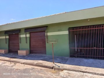 CASA COM PONTO COMERCIAL  VENDA